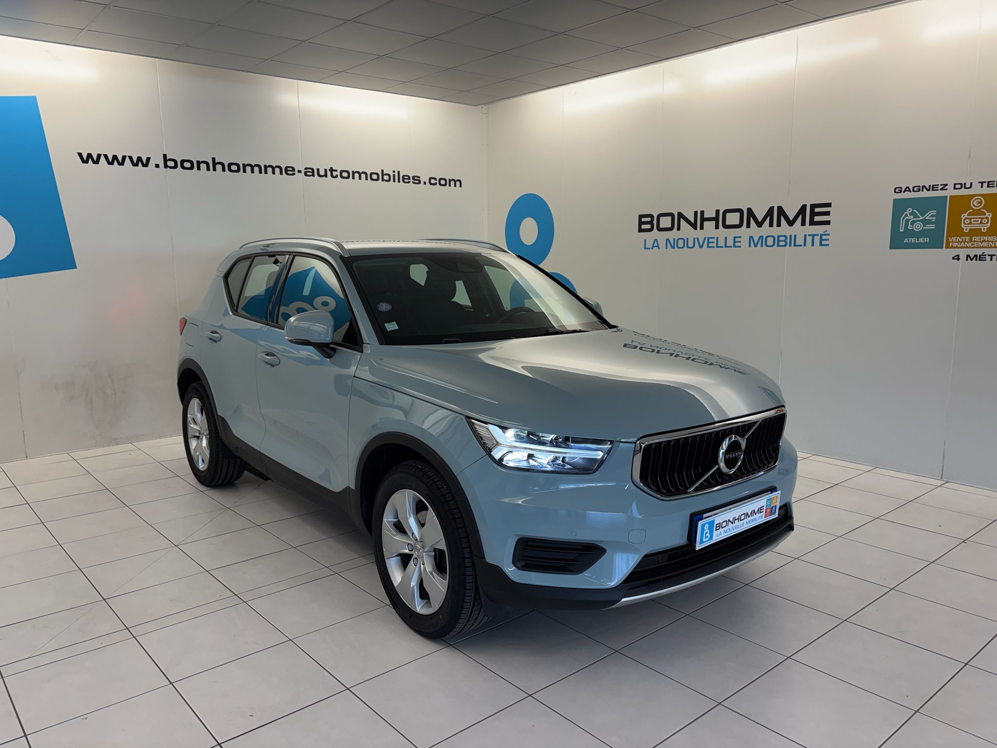 XC40 T3 156 MOMENTUM